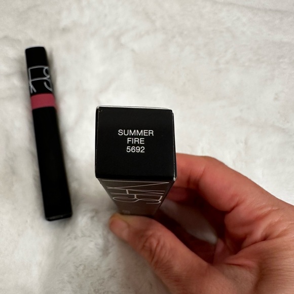 NARS Lip Pencil in Vibrant Pink - Picture 2 of 2